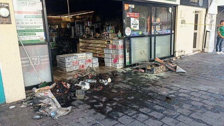 VIDEO: Lo despiden del 7-Eleven y en venganza quemó dos sucursales en Guadalajara