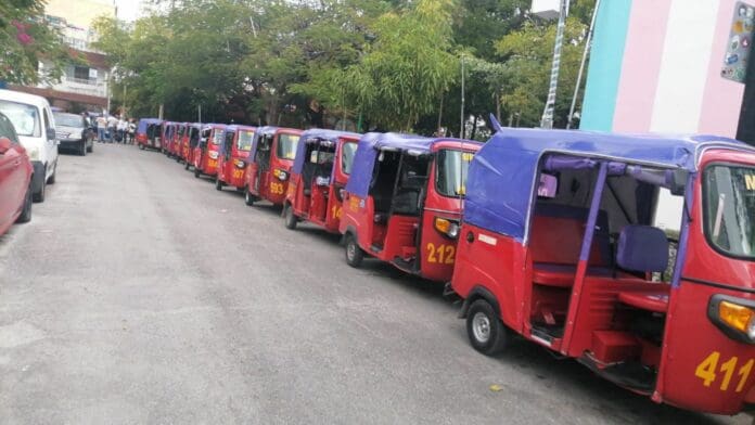 Trabajan a marchas forzadas en Cancún en el censo de mototaxistas; van al 70%