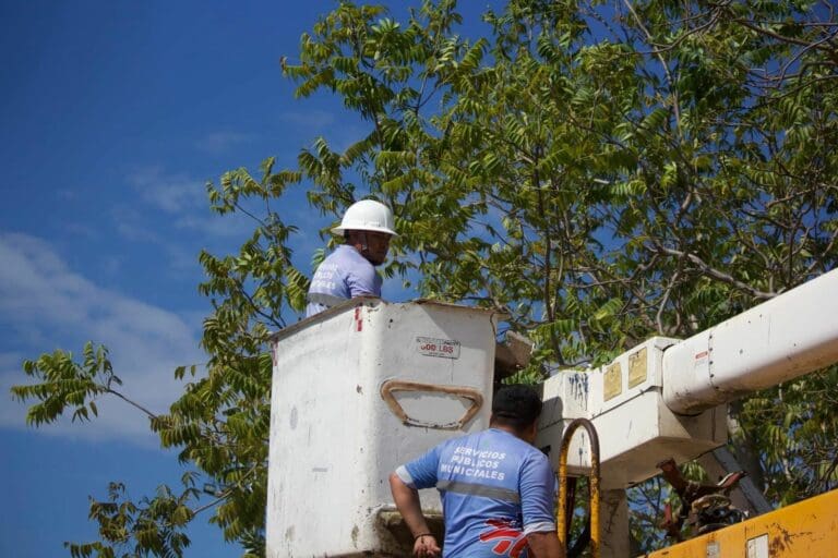 Alumbran la pista de patinaje y mejoras a las gradas 