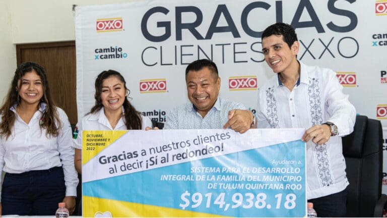 Recibe DIF-Tulum donativo recaudado por tiendas Oxxo