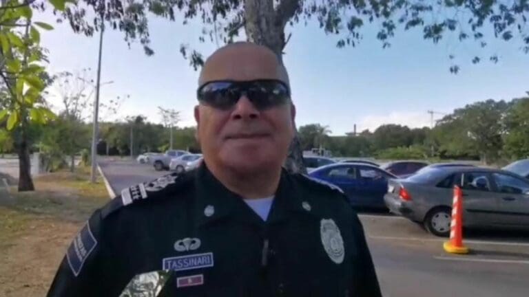 Exhortan a vendedores y artistas a que se retiren de cruceros en Playa del Carmen