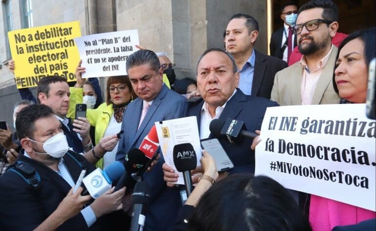 Jesús Zambrano interpone acción de inconstitucionalidad contra Plan B electoral de AMLO