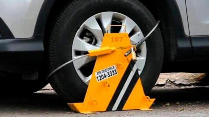 Desmiente Dirección de Tránsito a Playaparq sobre inmovilización de autos estacionados en la avenida 30 de Playa del Carmen