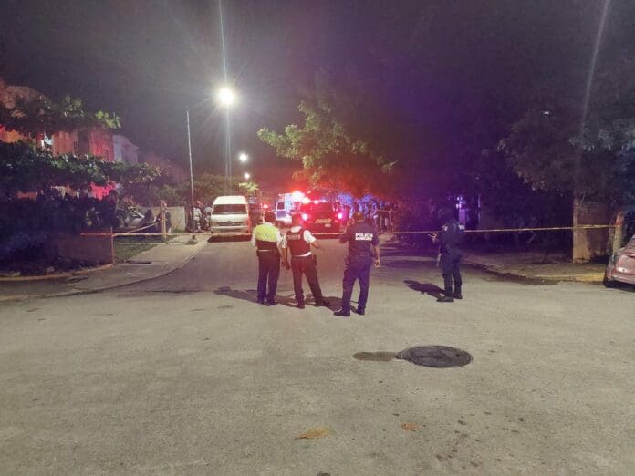 Asesinan a hombre de una puñalada, luego de una riña familiar en Playa del Carmen; hay un detenido 