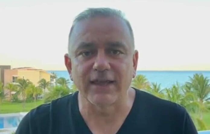 Carlos Mimenza invitó a la gente a una protesta nacional, pero no dio ni hora ni punto de reunión para esta manifestación.