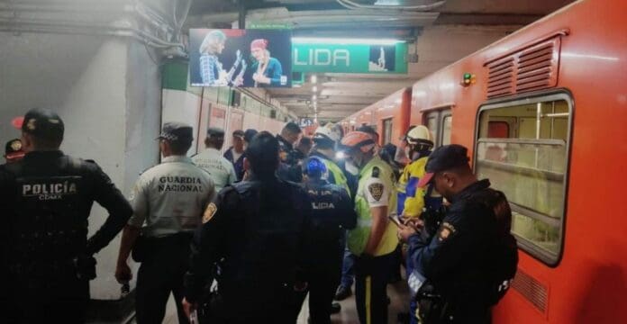 Un nuevo incidente ocurrió en el Metro de la Ciudad de México. Esta vez se trató de un persona que se arrojó a las vías y murió arrollada.