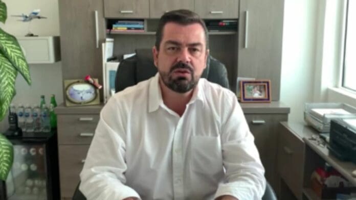 Ley Antitabaco debería sancionar a los usuarios, no a las empresas: Roberto Cintrón