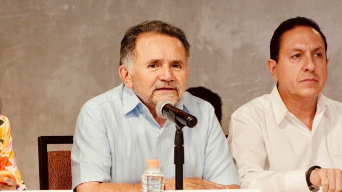 El senador José Luis Pech informó que desde la Cámara Alta impulsará la Ley de Islas, una legislación que han calificado como urgente.