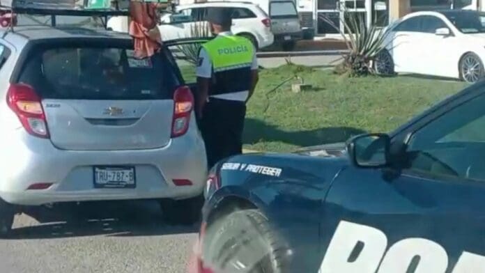 Vehículo de Grupo Carso atropella a dos hombres y una mujer de 19 años en el bulevar Playa del Carmen