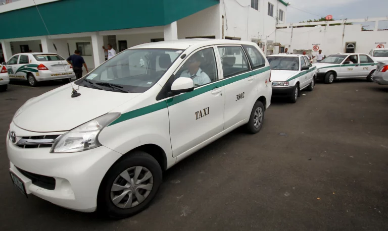 Llega tarde recomendación a taxistas para dar un buen servicio 
