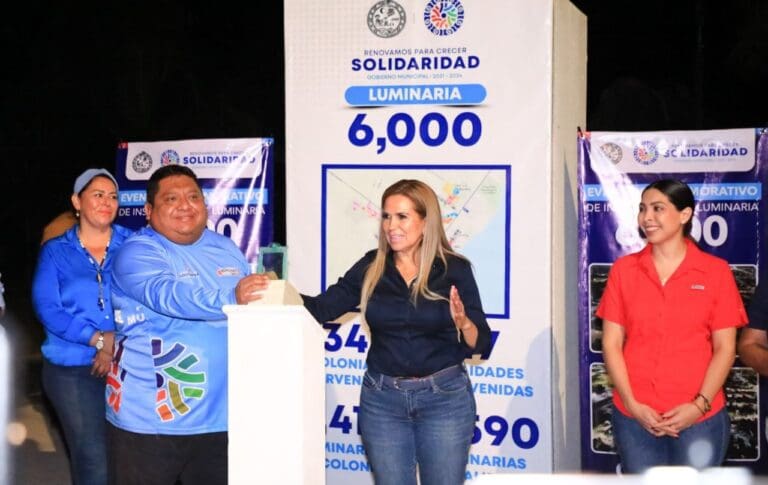 Lili Campos inaugura la luminaria 6 mil en la 5ta Avenida 