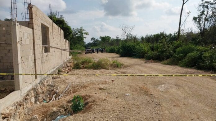 Hallan dos cuerpos sin vida en la carretera ‘Gas Auto’ de Cancún