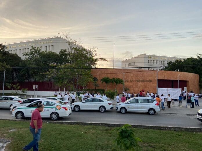 Convocan a nuevo plantón taxista en la sede del Poder Judicial de Cancún 