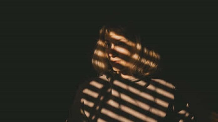 Una escritora de EE.UU. 'resucita' dos años después de su falso suicidio e indigna a sus seguidores