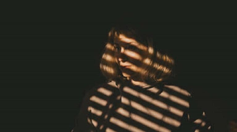 Una escritora de EE.UU. ‘resucita’ dos años después de su falso suicidio e indigna a sus seguidores