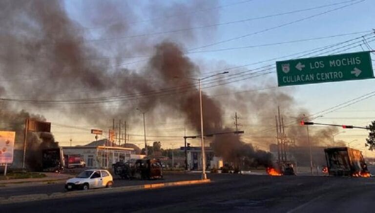 Matan a Coronel en emboscada tras detención de Ovidio Guzmán; reportan otros 4 muertos