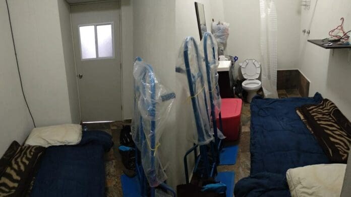 Rentan baño en CDMX como ‘mini loft’ y desatan críticas
