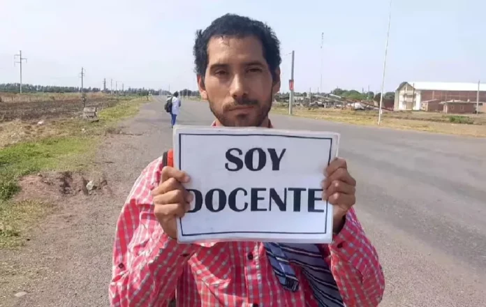 Maestro recorre 300 kilómetros diarios para cumplir y dar clases