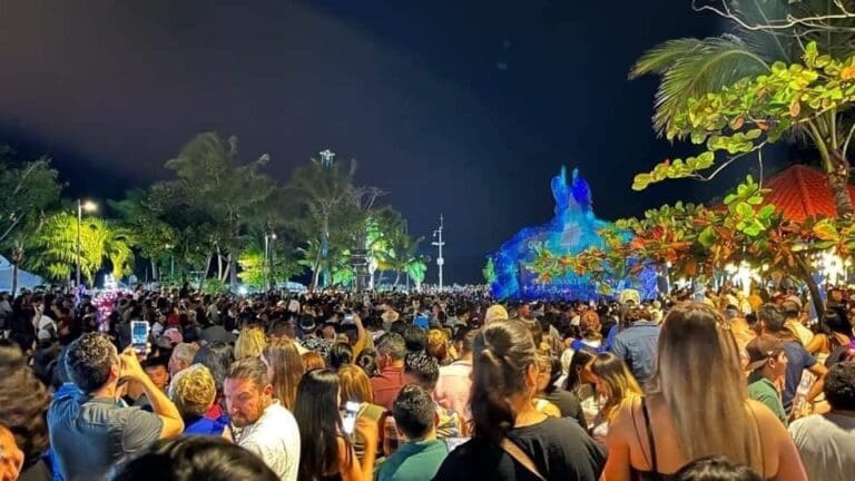 Lili Campos da la bienvenida al 2023 en compañía de miles de solidarenses y turistas 