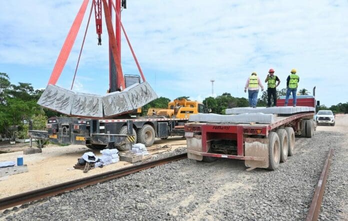 Llegará a Puerto Morelos primera barcaza con 20 mil toneladas de balasto para el Tren Maya 