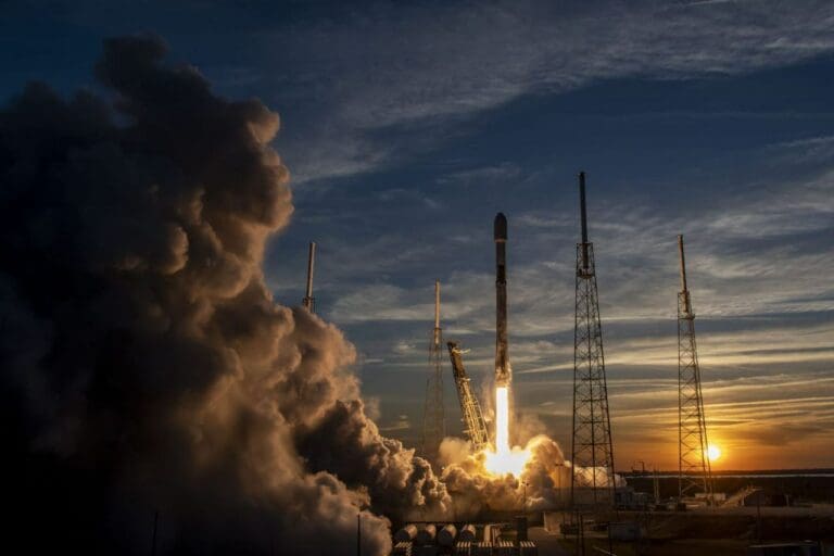SpaceX lanza 21 satélites Starlink de segunda generación al espacio