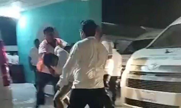 Buscarán evitar peleas como la de choferes de vanes foráneas y pasajeros en Playa del Carmen ocurrida este fin de semana.