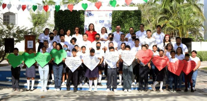 Impulsa DIF Solidaridad civismo en estudiantes del programa 10-17