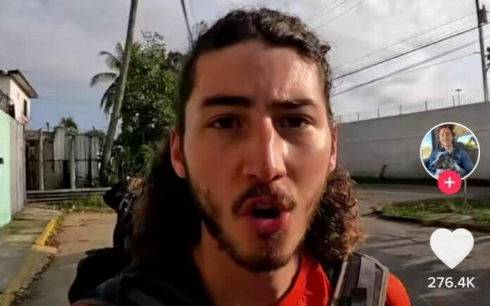 Un joven se lanzó a la aventura y viajó de aventón desde Monterrey hasta Cancún. Por increíble que parezca, lo logró.