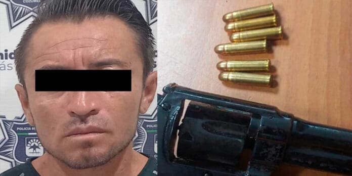 Detienen a sujeto que quiso ingresar con un arma al desfile del carnaval de Cozumel