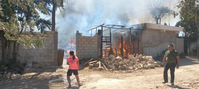 Incendio en Tulum consume varias casas y parte de un hotel 