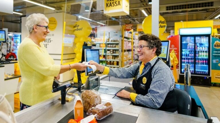 Supermercado en Holanda abrió “cajas lentas” para que clientes solos tengan con quién hablar