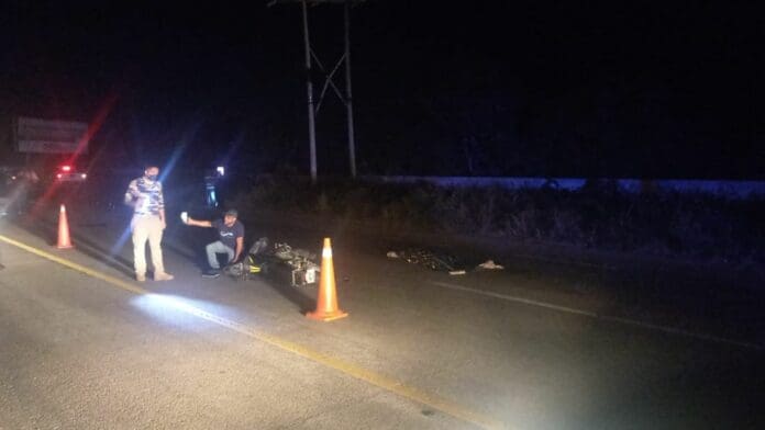 Vehículo ‘fantasma’ embiste y mata a motociclista en carretera federal