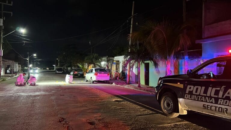Una pareja fue herida de bala esta noche frente a sus hijos, los hechos sucedieron afuera de un domicilio de la Región 233 de Cancún.