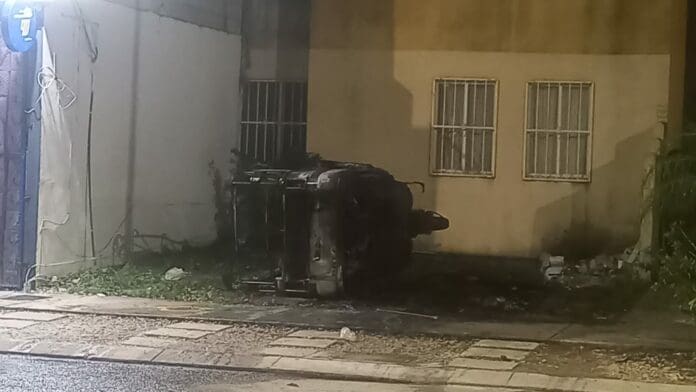 Queman mototaxi en Playa del Carmen 