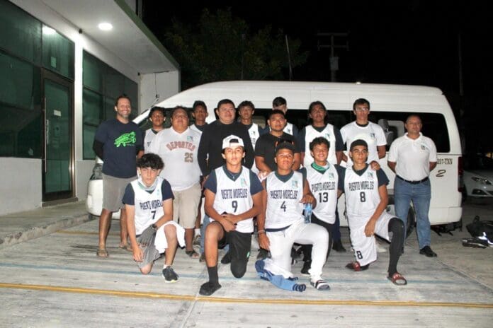 Seleccionados de baloncesto de Puerto Morelos reciben uniformes  