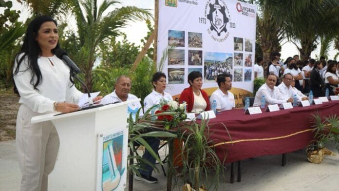 Asiste Blanca Merari a la celebración del 50 Aniversario de la Secundaria Técnica #7