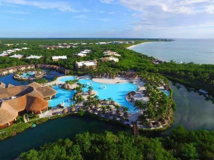 Accidente en el paraíso: Un muerto por colapso de Hotel Palladium Riviera Maya