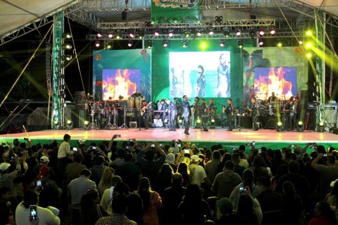 INVADE LA ALEGRÍA A PUERTO MORELOS DURANTE EL TRADICIONAL PASEO DE CARROS ALEGÓRICOS DEL CARNAVAL 2023 