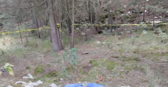 Los restos de un bebé recién nacido fueron hallados dentro de una bolsa de plástico dentro de la maleza en Edomex.