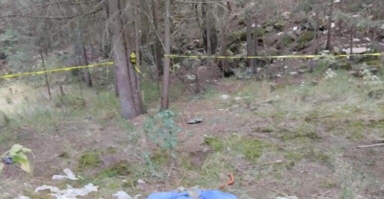 Los restos de un bebé recién nacido fueron hallados dentro de una bolsa de plástico dentro de la maleza en Edomex.