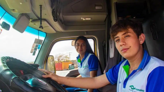 Conalep lanza carrera para ser trailero, ¿cuáles son los requisitos?