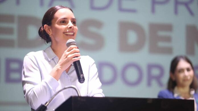 Ana Patricia Peralta toma protesta a integrantes de las redes de mujeres embajadoras por la paz