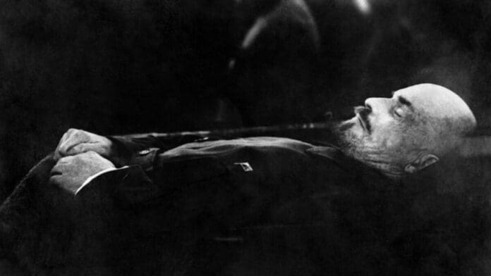 Detienen a un hombre por intentar robar el cuerpo de Lenin