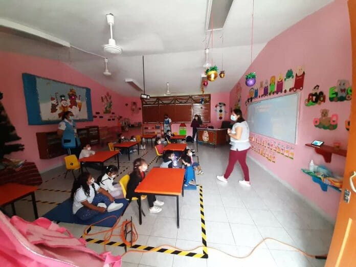 Lluvias no han causado graves afectaciones en las escuelas de Playa del Carmen