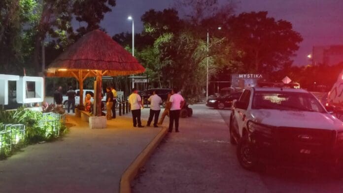 Pluma de acceso a Chedraui lesiona a turista extranjera, en Tulum