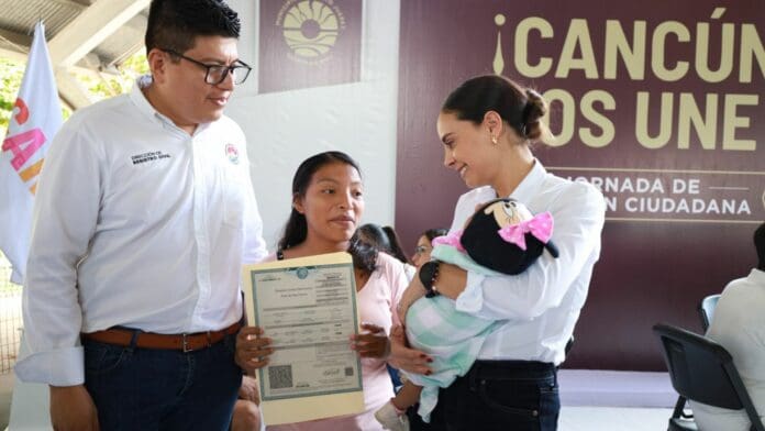 Escucha Ana Patricia Peralta a cancunenses en primera Jornada de Atención Ciudadana