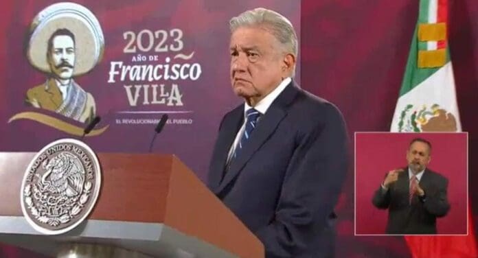 AMLO dijo este miércoles que no está contra los periodistas, sino que se opone a quienes lucran con el periodismo.