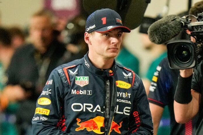 Verstappen defiende a su padre por no felicitar a Checo Perez