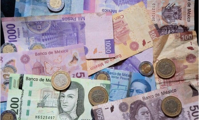 Superpeso perfora de nuevo las 18 unidades por dólar