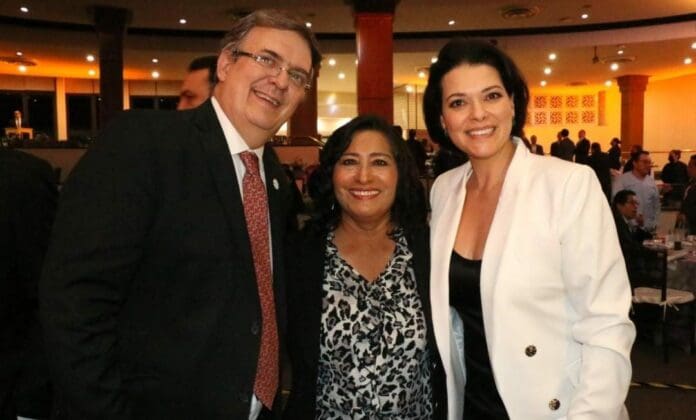 Se presentó en Cancún “Ellas Facturan”, un programa que tiene como objetivo dar financiamiento a mujeres emprendedoras.